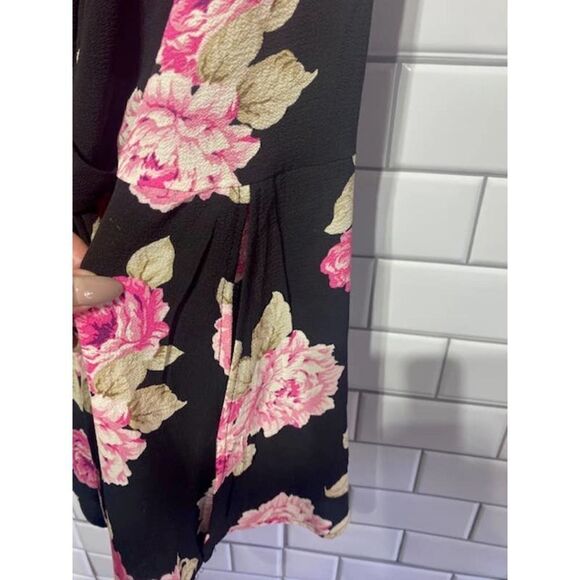 Lily Rose Floral Romper - Picture 4 of 5